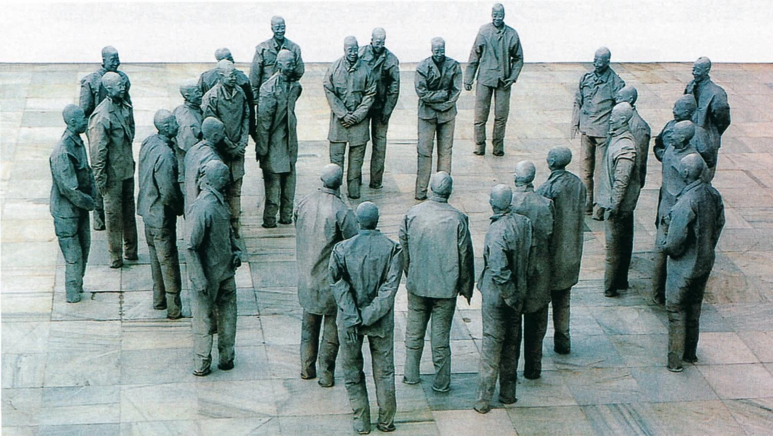 Juan Muñoz_Instalación de los chinos, 1995