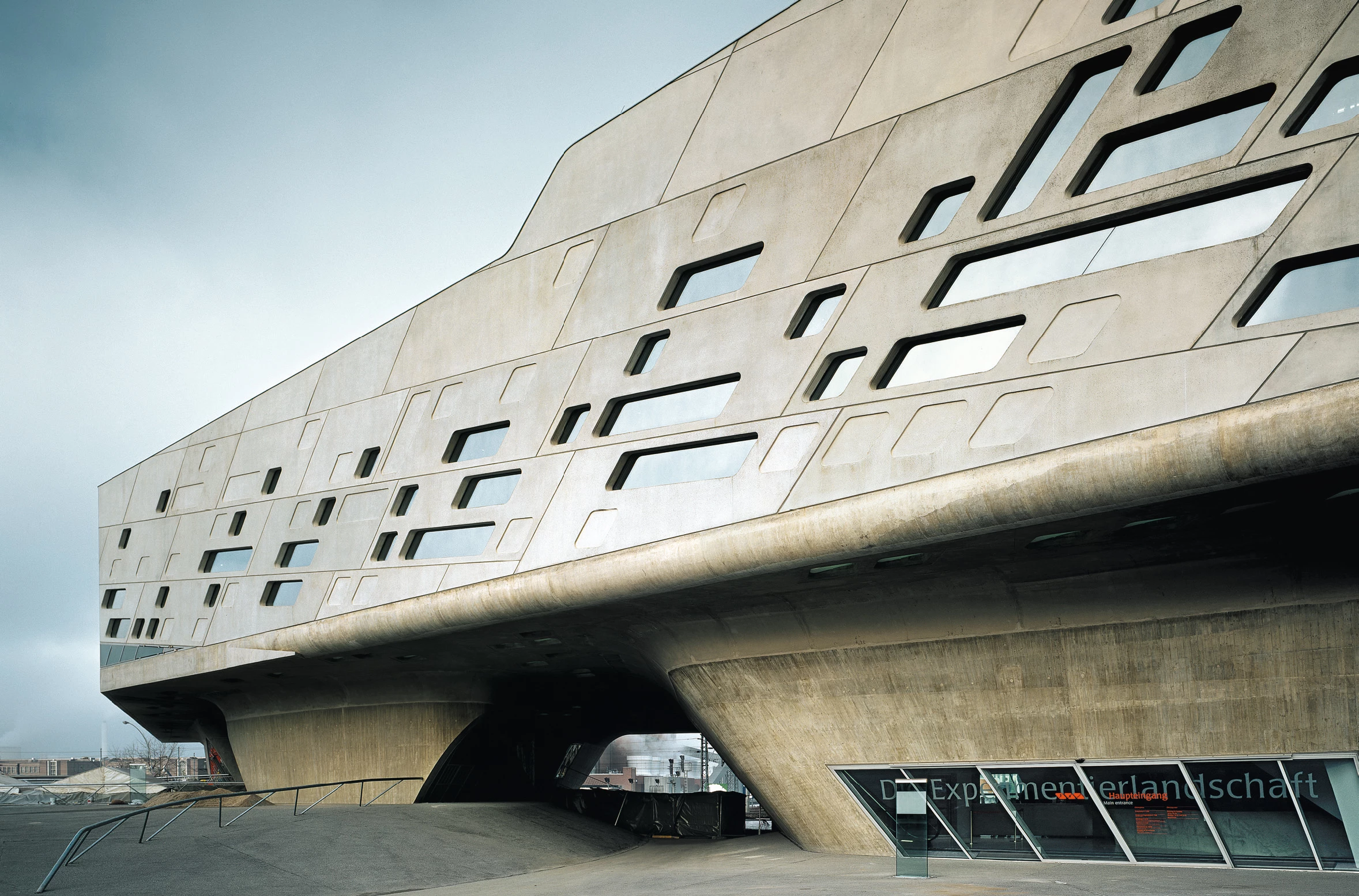ルイス・カーン Architect AIA Award Winner- London X — APEX Projects, LLC.