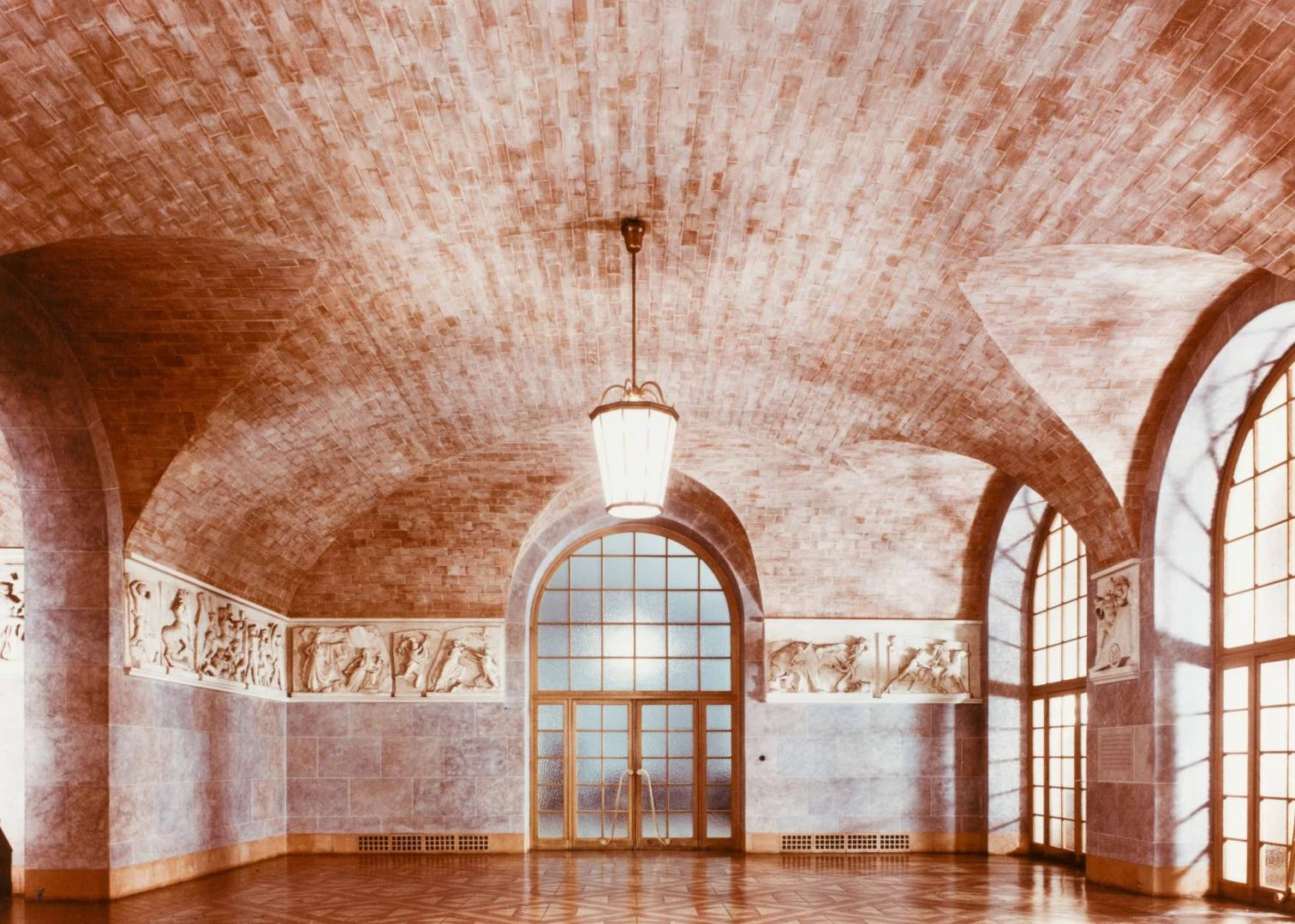 Bóvedas tabicadas en el interior del Banco Central de Baviera. Archivo Paul Y Katrin Basiner, Baufirma Rank
