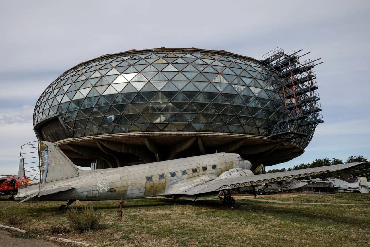 A Yugoslav passenger aircraft at the grounds of the Aeronautical Museum in Belgrade @Marko ?urica/Reuters