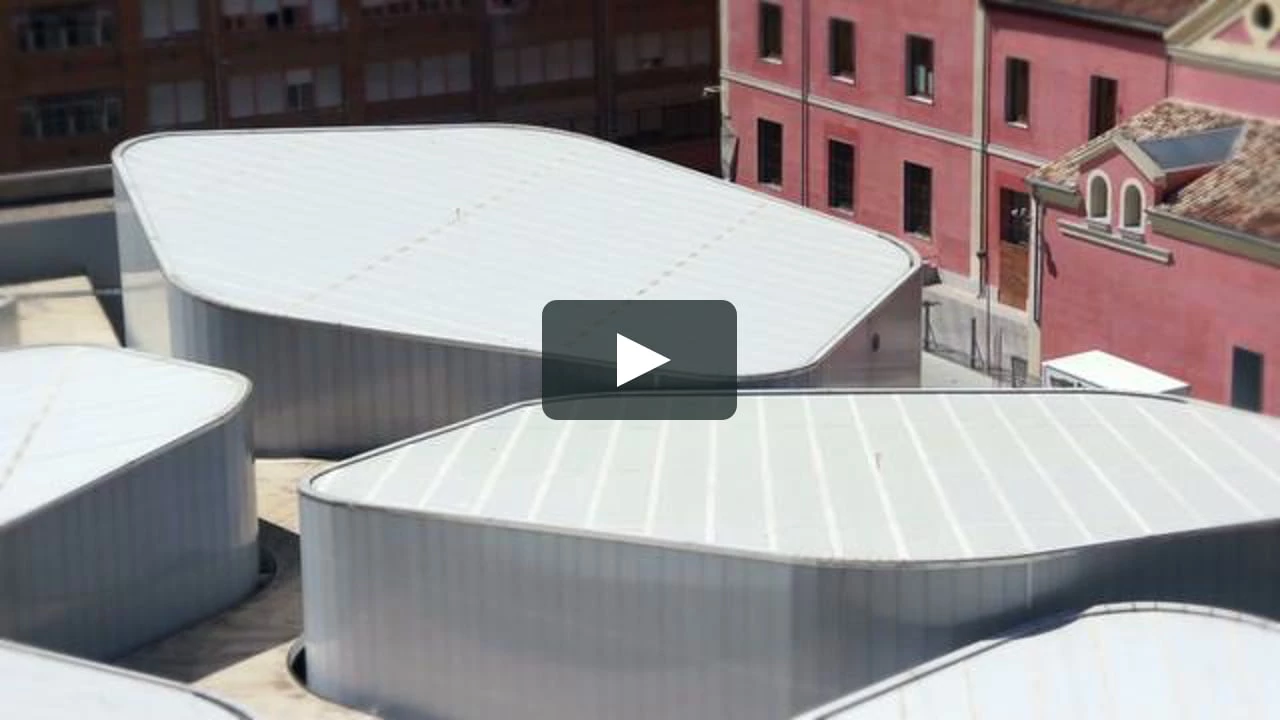Taller de Casquería: Mercado Barceló de Nieto y Sobejano La sucesión de planos fijos del Taller de Casquería nos ofrece una nueva visión del Mercado Barceló en Madrid, de Fuensanta Nieto y Enrique Sobejano.