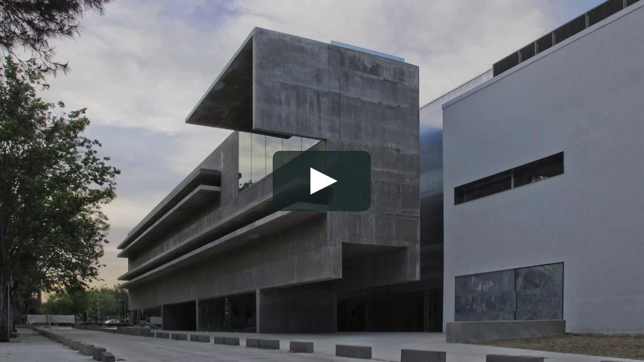 The photographer Montse Zamorano makes a video run-through of the Genetics Laboratory of the University of Alcalá de Henares, built by Héctor Fernández Elorza in the historical city of Greater Madrid.