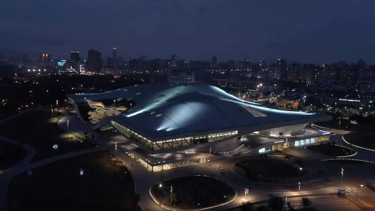 World's largest single-roof performing arts center by Mecanoo nears completion in Taiwan. Weiwuying incorporates five separate state-of-the-art performance spaces, covering a surface area of 35 acres and is set in the spectacular 116-acre subtropical park...