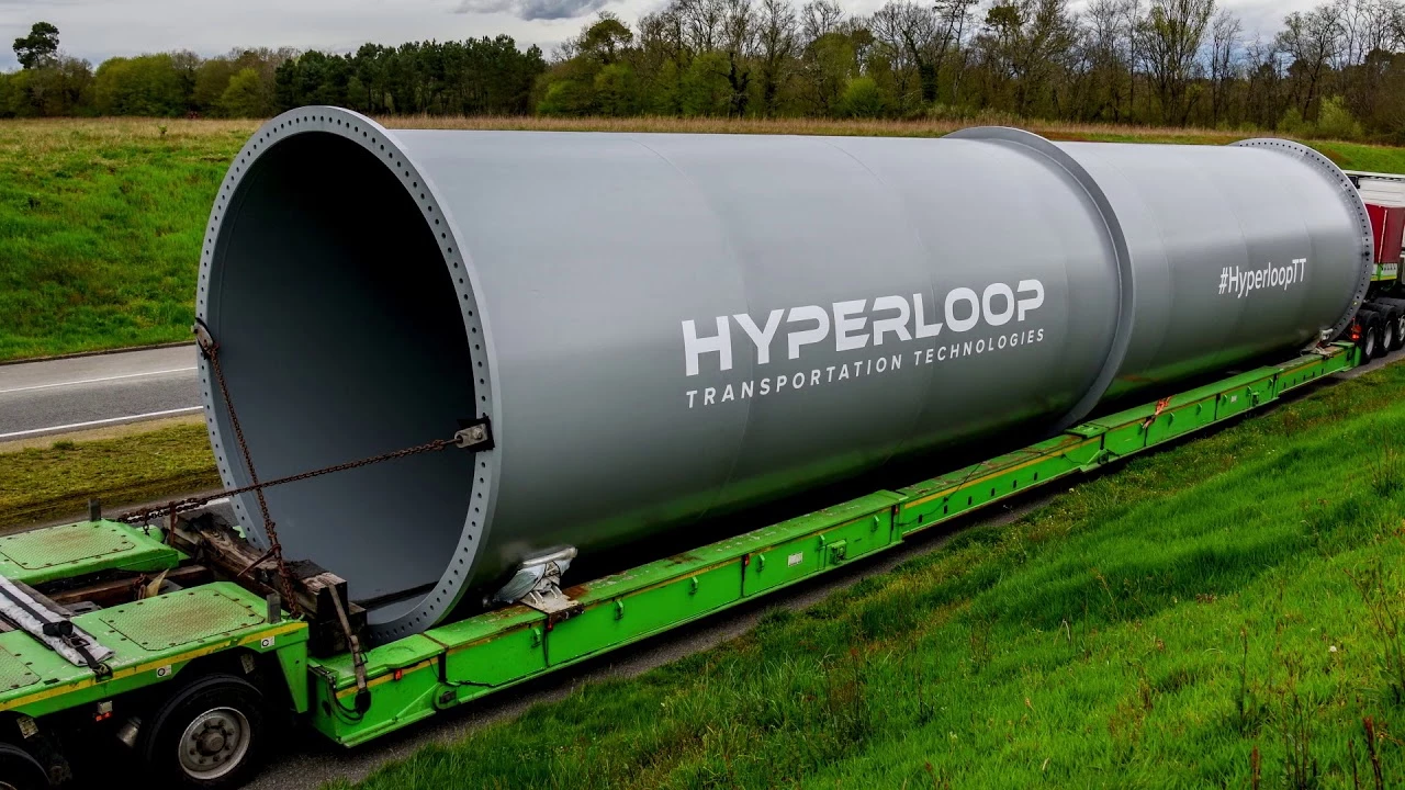La compañía Hyperloop Transportation Technologies ha dado a conocer detalles de su primera línea comercial del mundo que busca conectar internamente los Emiratos Árabes Unidos.