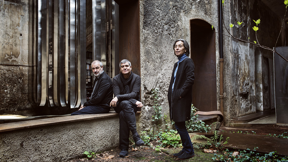 Aranda, Pigem, and Vilalta, members of France's Académie