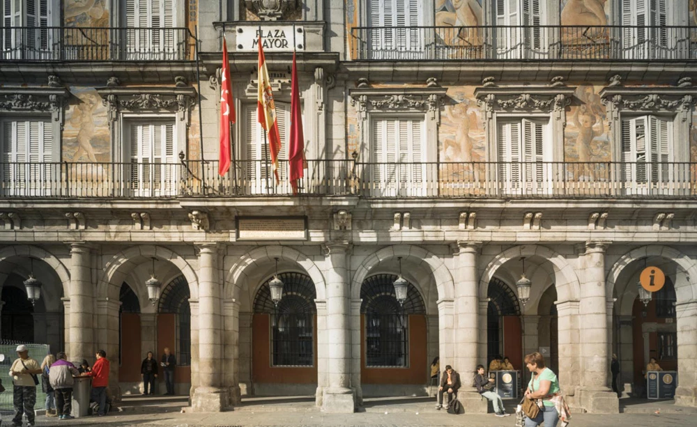 HI-MACS en la Oficina de Turismo de la Plaza Mayor de Madrid