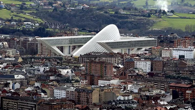 El extravagante Palacio de Congresos de Oviedo