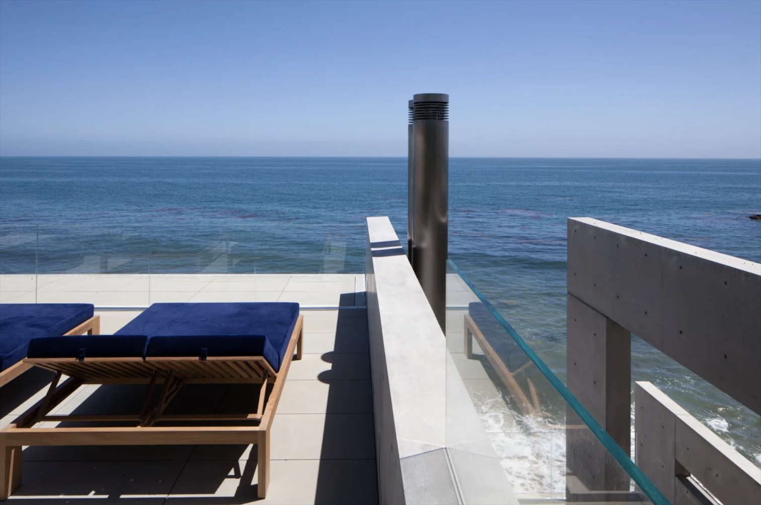 Kanye pays $57M for Malibu beach house