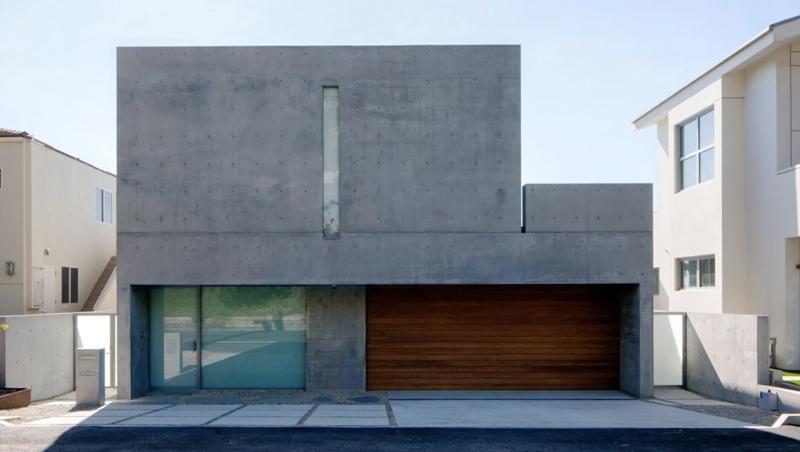 Kanye pays $57M for Malibu beach house