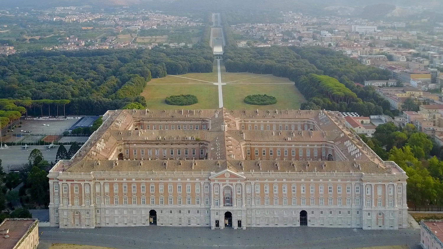 Renace el mayor palacio real del mundo