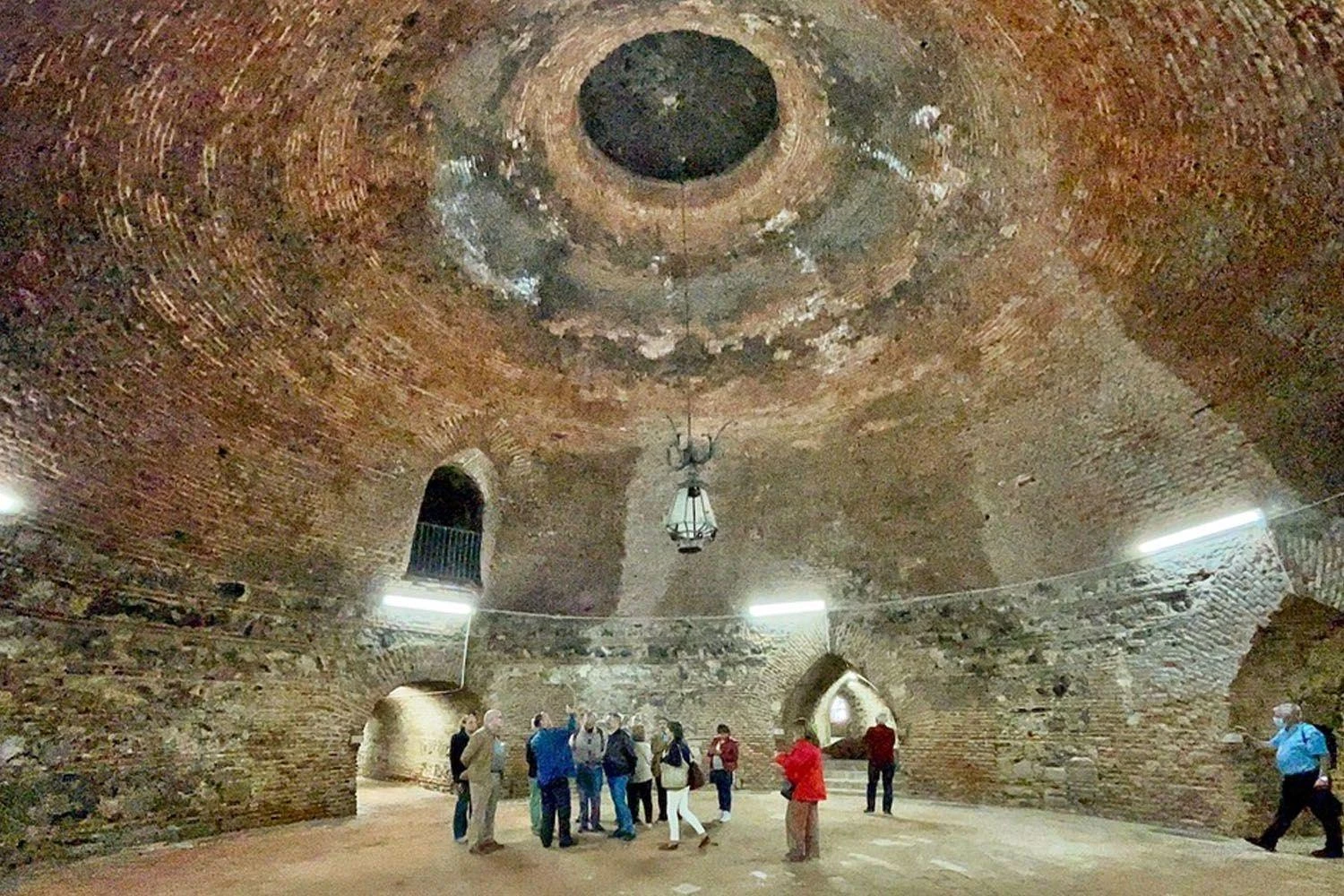Un museo dentro de una montaña
