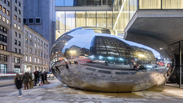 Anish Kapoor sculpture in Manhattan