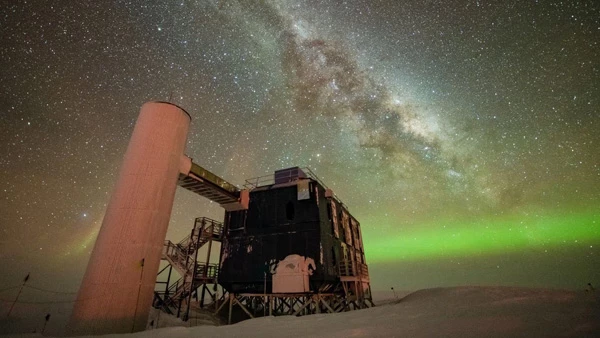 Un telescopio bajo el hielo de la Antártida