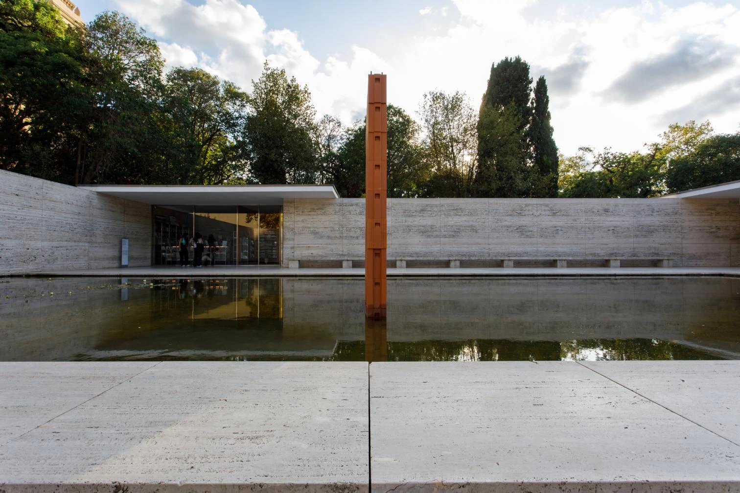 Psychoarchitecture at the Mies van der Rohe Pavilion