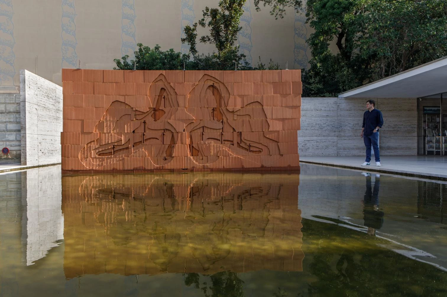 Psychoarchitecture at the Mies van der Rohe Pavilion