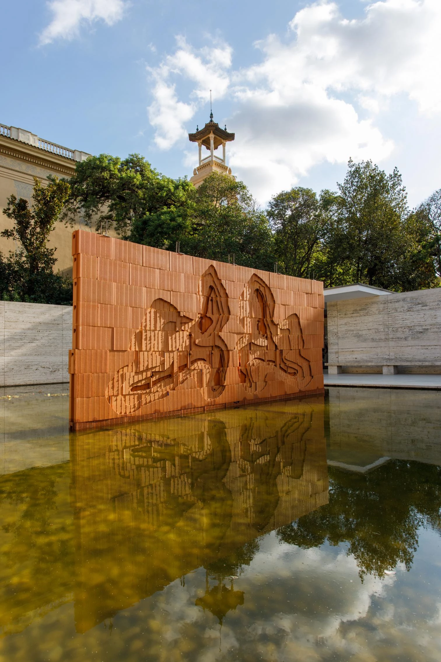 Psychoarchitecture at the Mies van der Rohe Pavilion