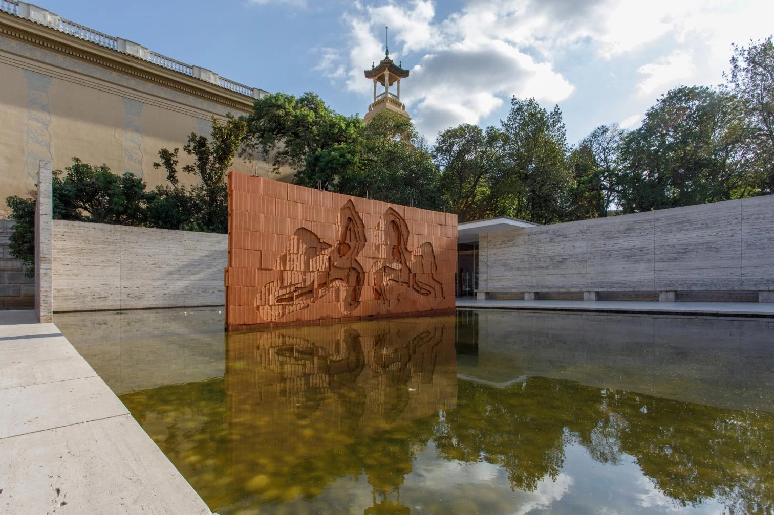 Psychoarchitecture at the Mies van der Rohe Pavilion
