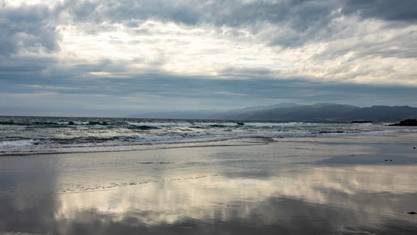 El cambio climático fuerza el derribo de paseos marítimos en el litoral catalán