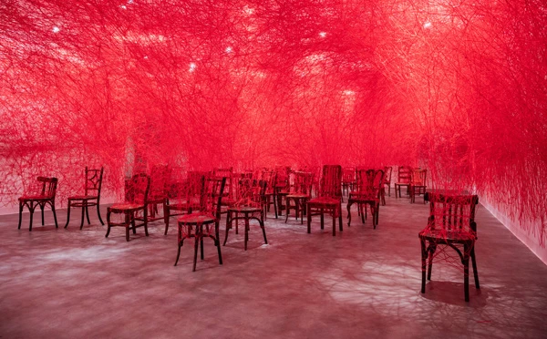 Chiharu Shiota, la épica de las hilaturas