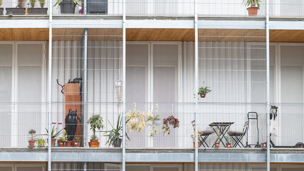 Las viviendas sociales en Cornellá de Peris+Toral, Premio Internacional del RIBA 2024