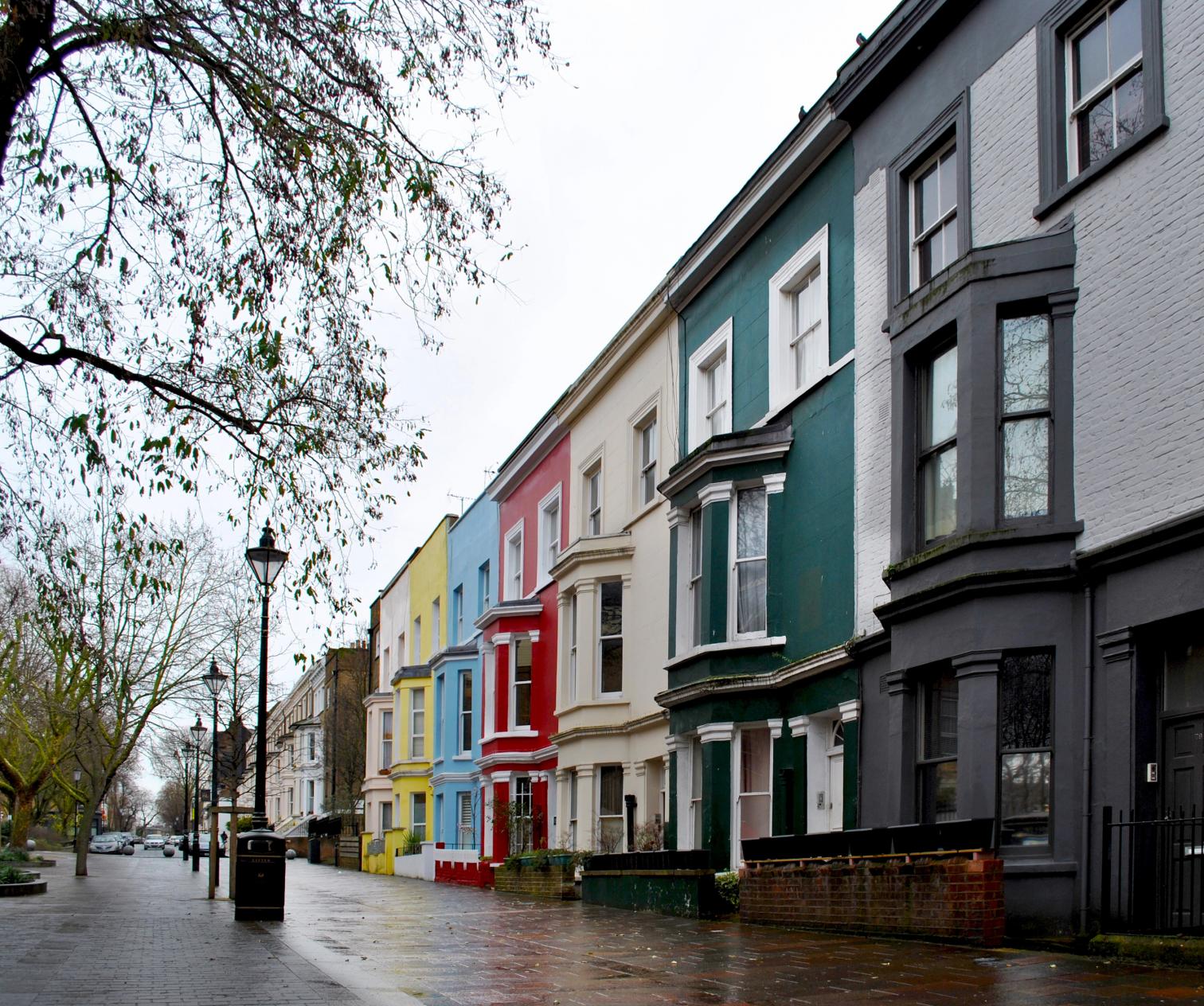 Notting Hill se pinta de negro por el hartazgo de los vecinos con los turistas