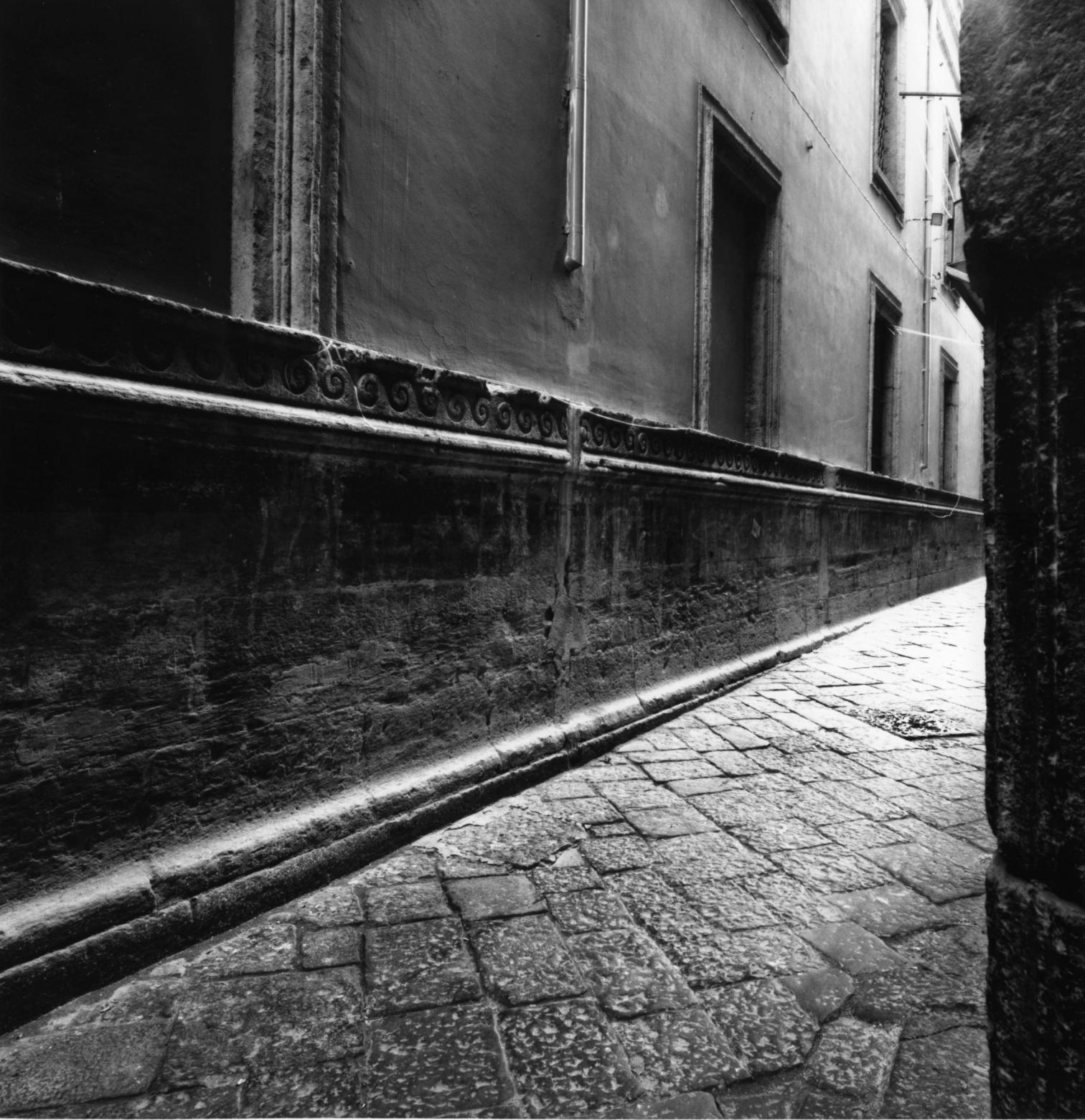 Mimmo Jodice expone en Castel Nuovo: Nápoles metafísica entre sombras y apariciones