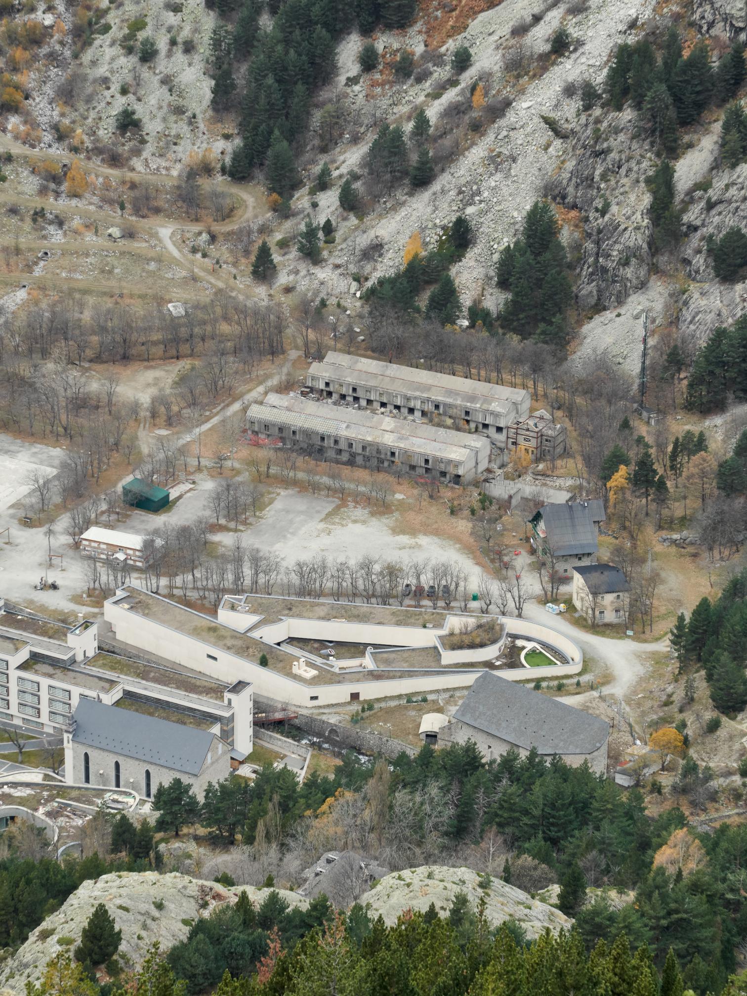 Siza in Panticosa: Visual narrative of abandonment