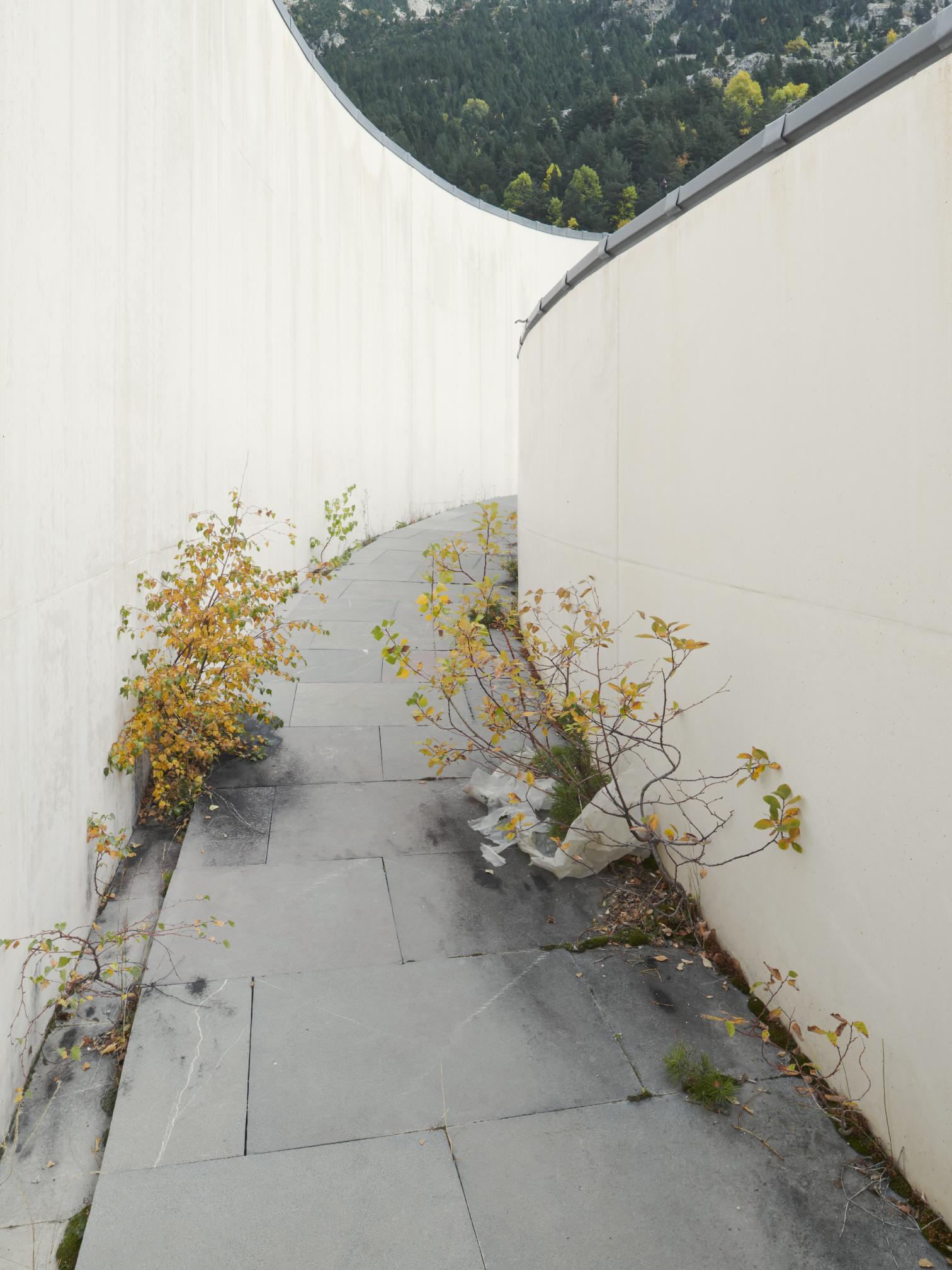 Siza in Panticosa: Visual narrative of abandonment