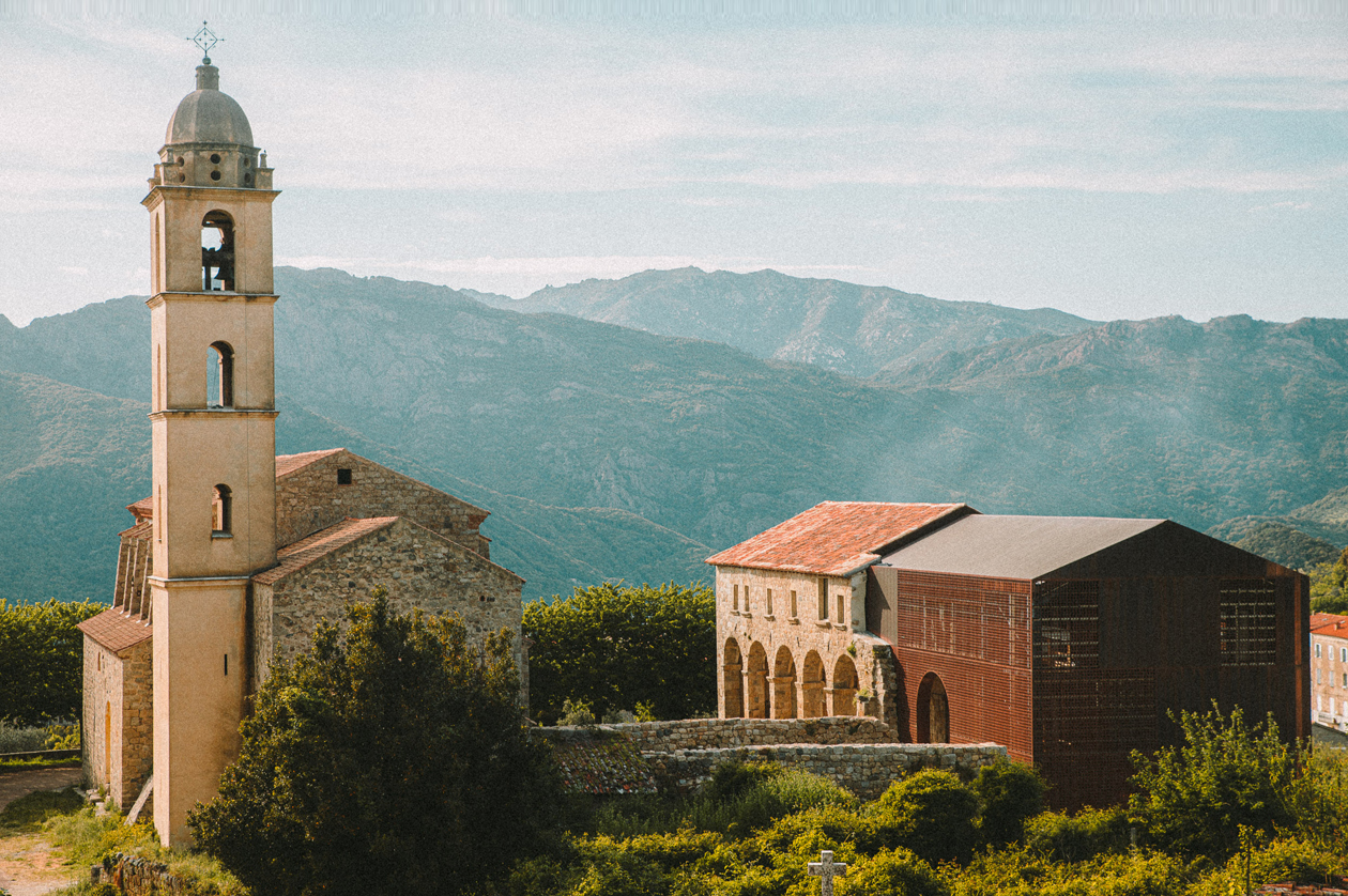 Convento de Saint-François en Sainte-Lucie de Tallano (Córcega)