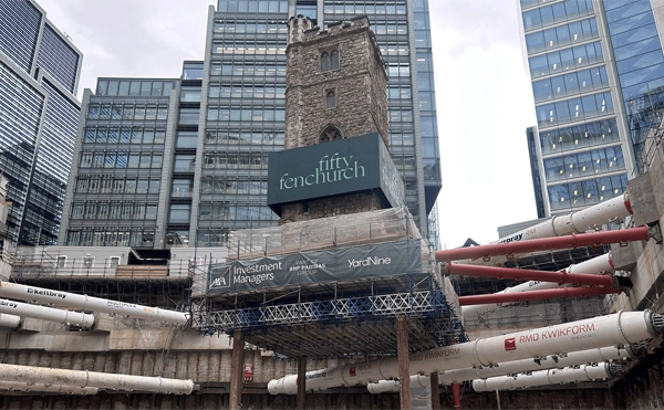 Una iglesia medieval suspendida a 14 metros