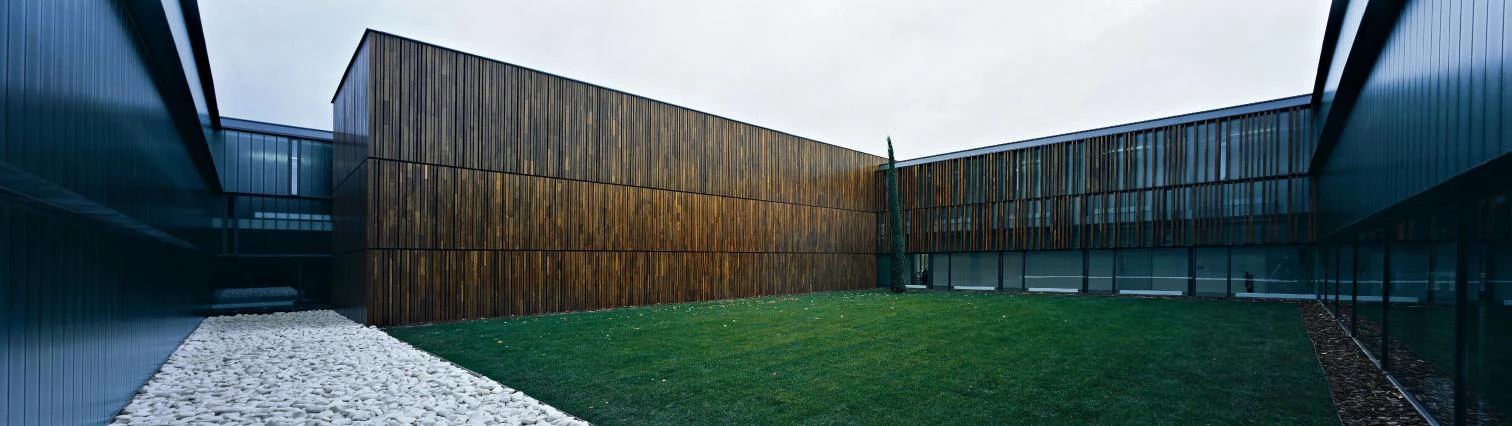 Escuela de negocios, Huarte