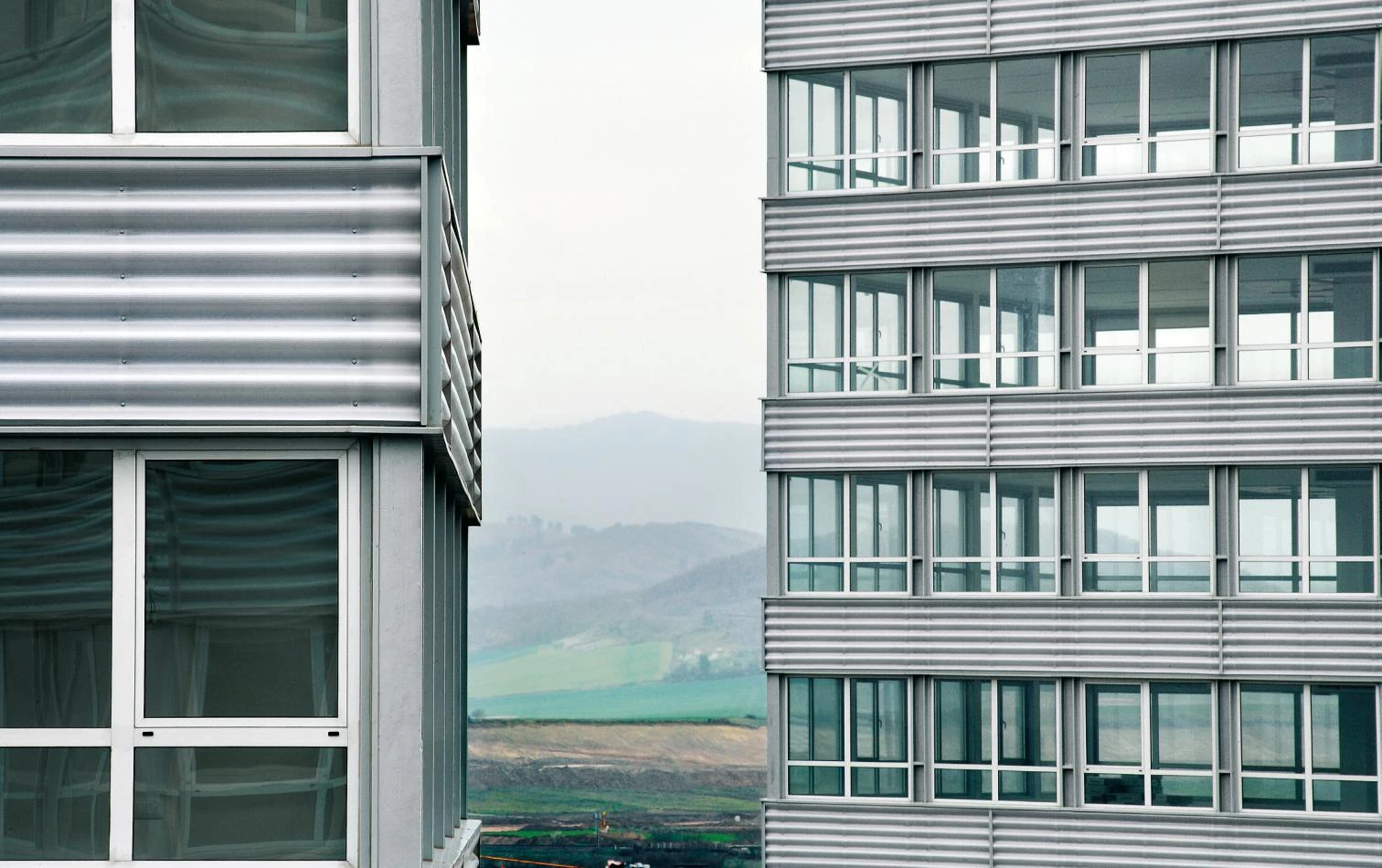 Torres de viviendas sociales y oficinas, Vitoria