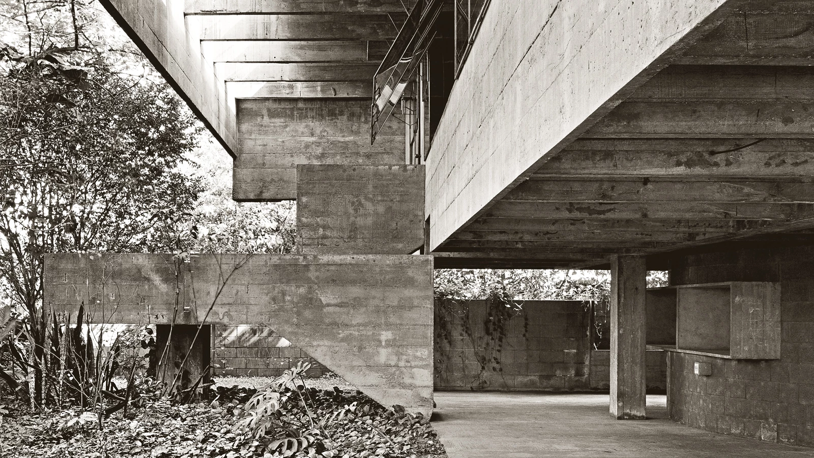 Casa Butantã by Paulo Mendes da Rocha (649AR) - MagMe