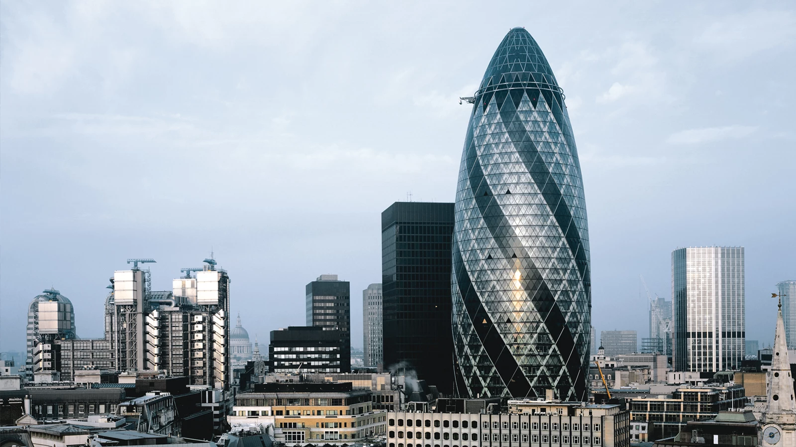 Tower x. Марэл башня Фостера. 30 St Mary Axe facade. Крылья Норман Фостер. Норман Фостер проекты 10 лучших.