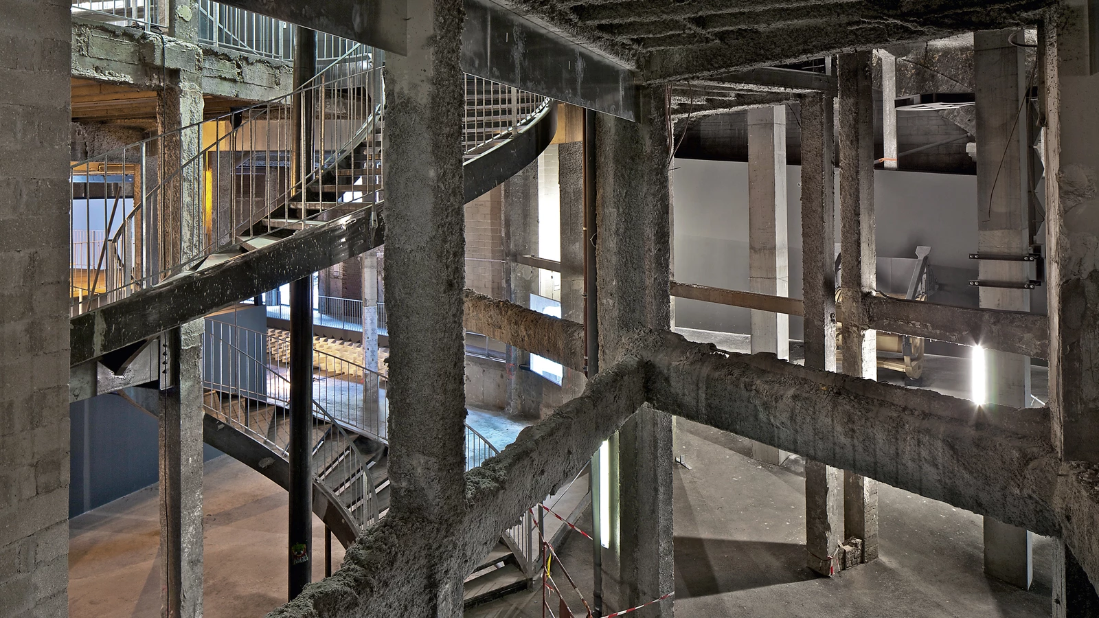 洋書 Lacaton & Vassal Palais de Tokyo, Paris - Lacaton & Vassal | Arquitectura Viva