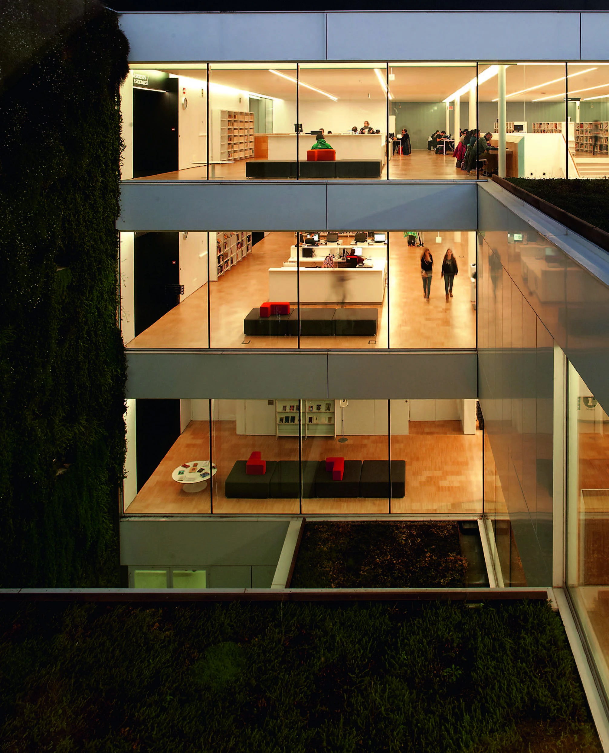 Carles Rahola Public Library