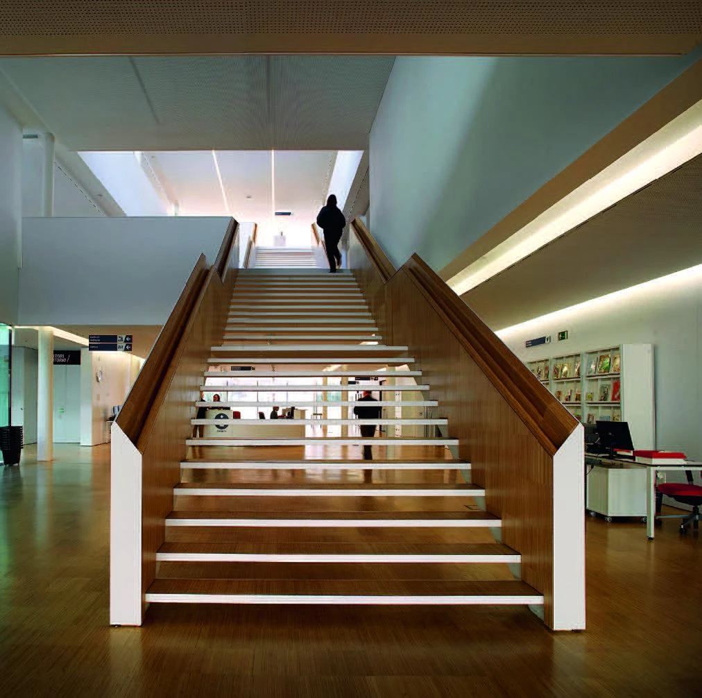 Carles Rahola Public Library