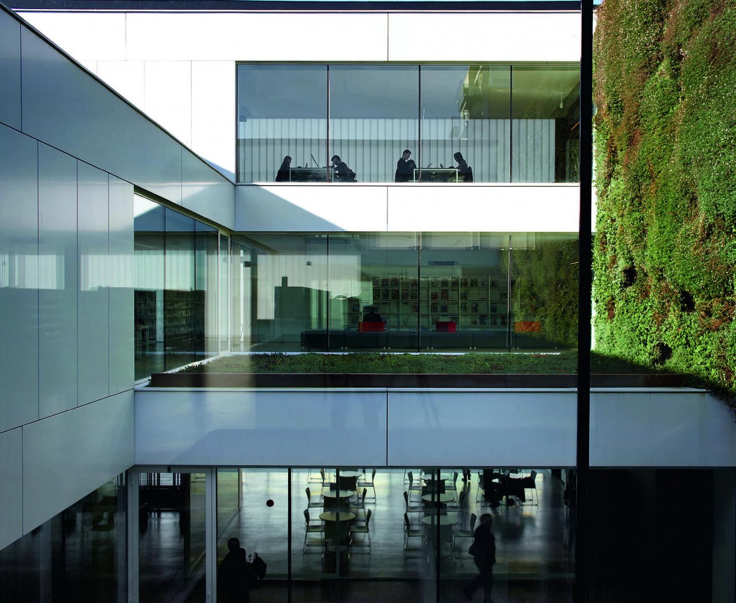 Carles Rahola Public Library