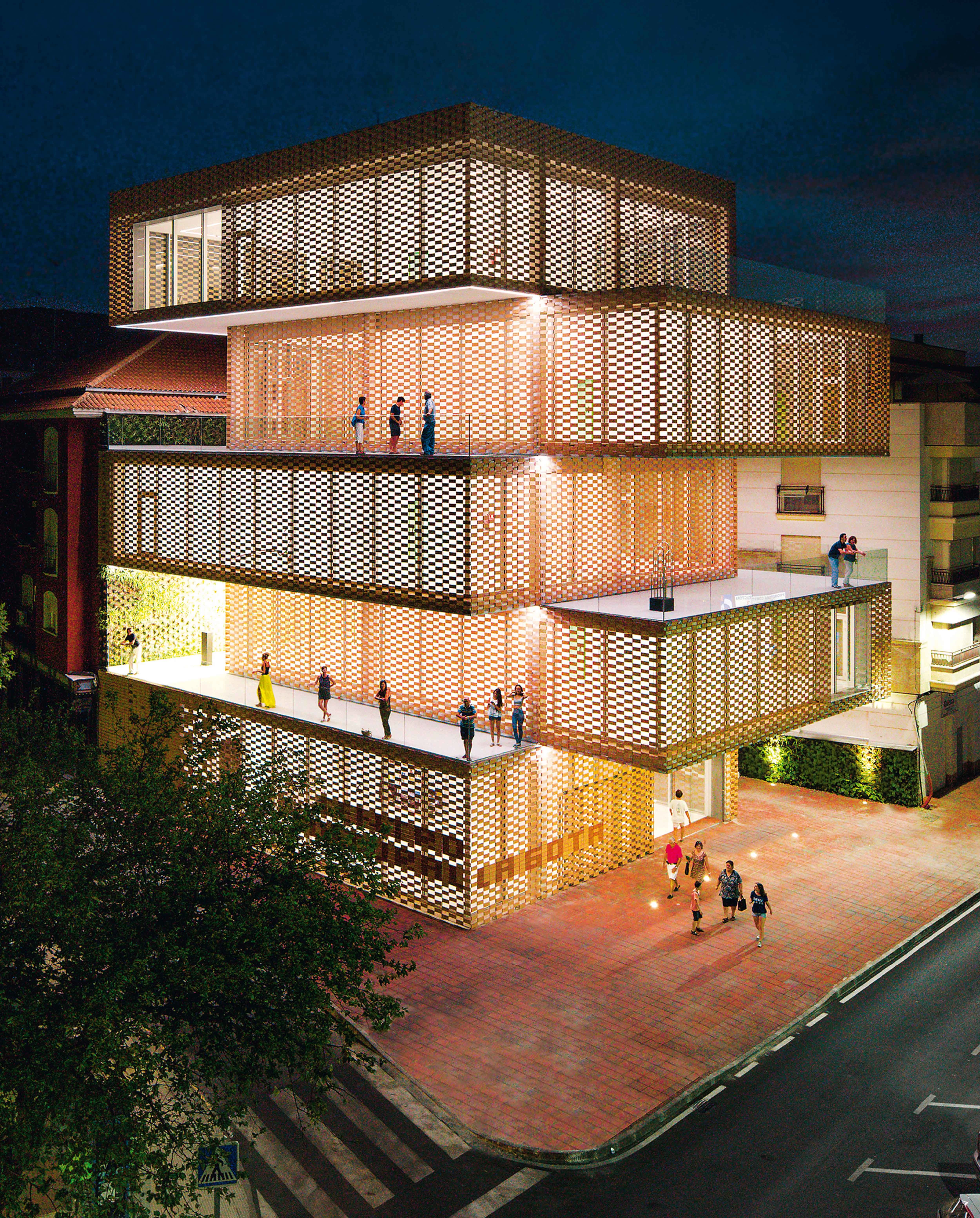 高橋雅史、【Las Palomas en la Fabrica】 La Gota Cultural Center - Ramiro Losada Alberto García