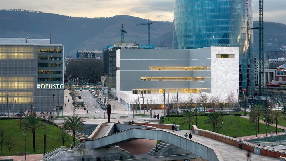of Assembly Siza Arquitectura University Bilbao the the of Basque Álvaro Country, Hall Viva | -