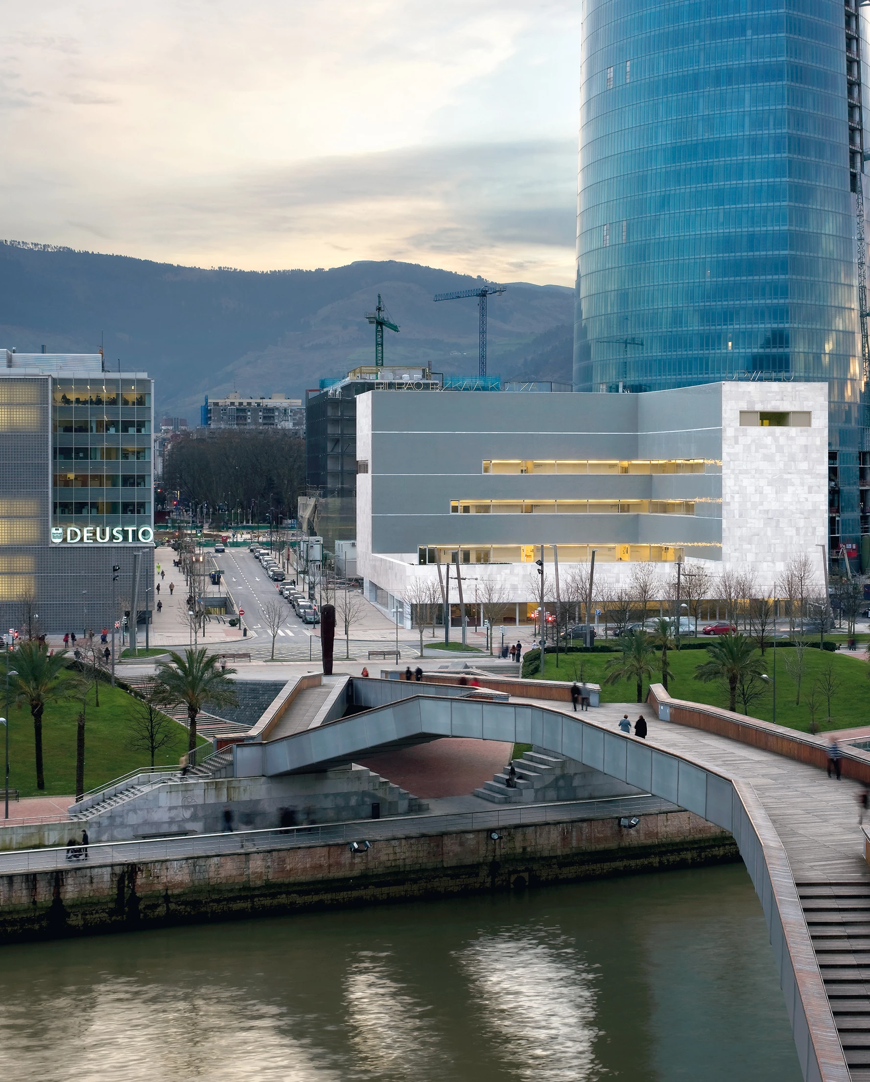 Assembly Hall of the University of the Basque Country, Bilbao - Álvaro Siza  | Arquitectura Viva
