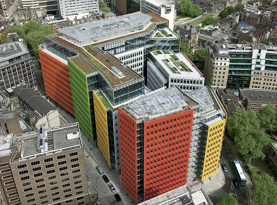Edificio de usos mixtos Central St. Giles, Londres