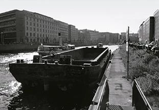 Piscina flotante en el río Spree, Berlín