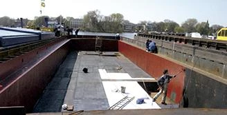 Piscina flotante en el río Spree, Berlín