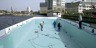 Piscina flotante en el río Spree, Berlín