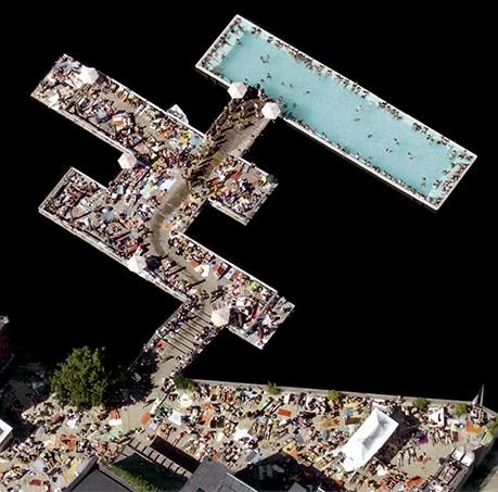 Piscina flotante en el río Spree, Berlín