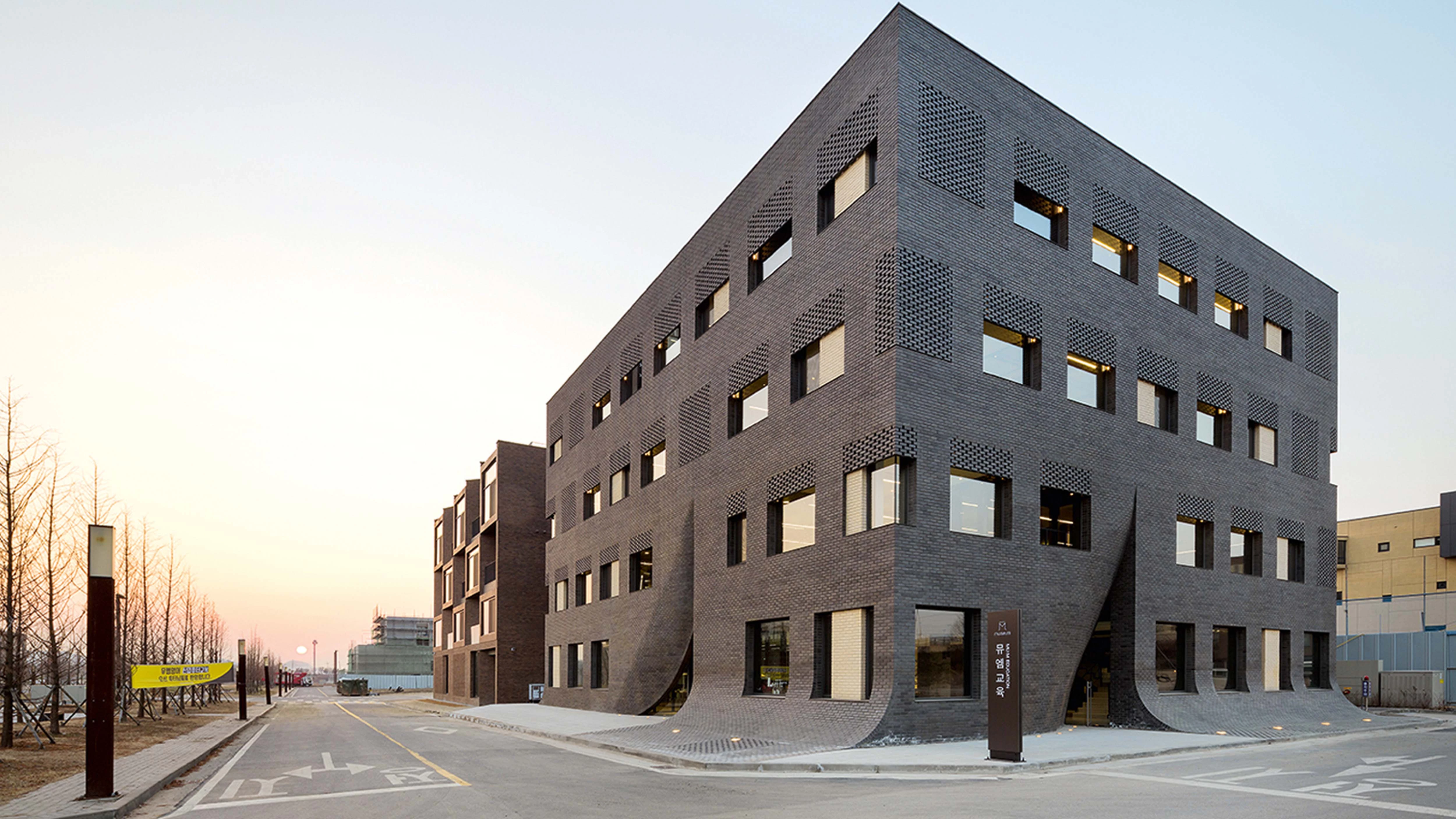 MU:M English Office Building - WISE Architecture