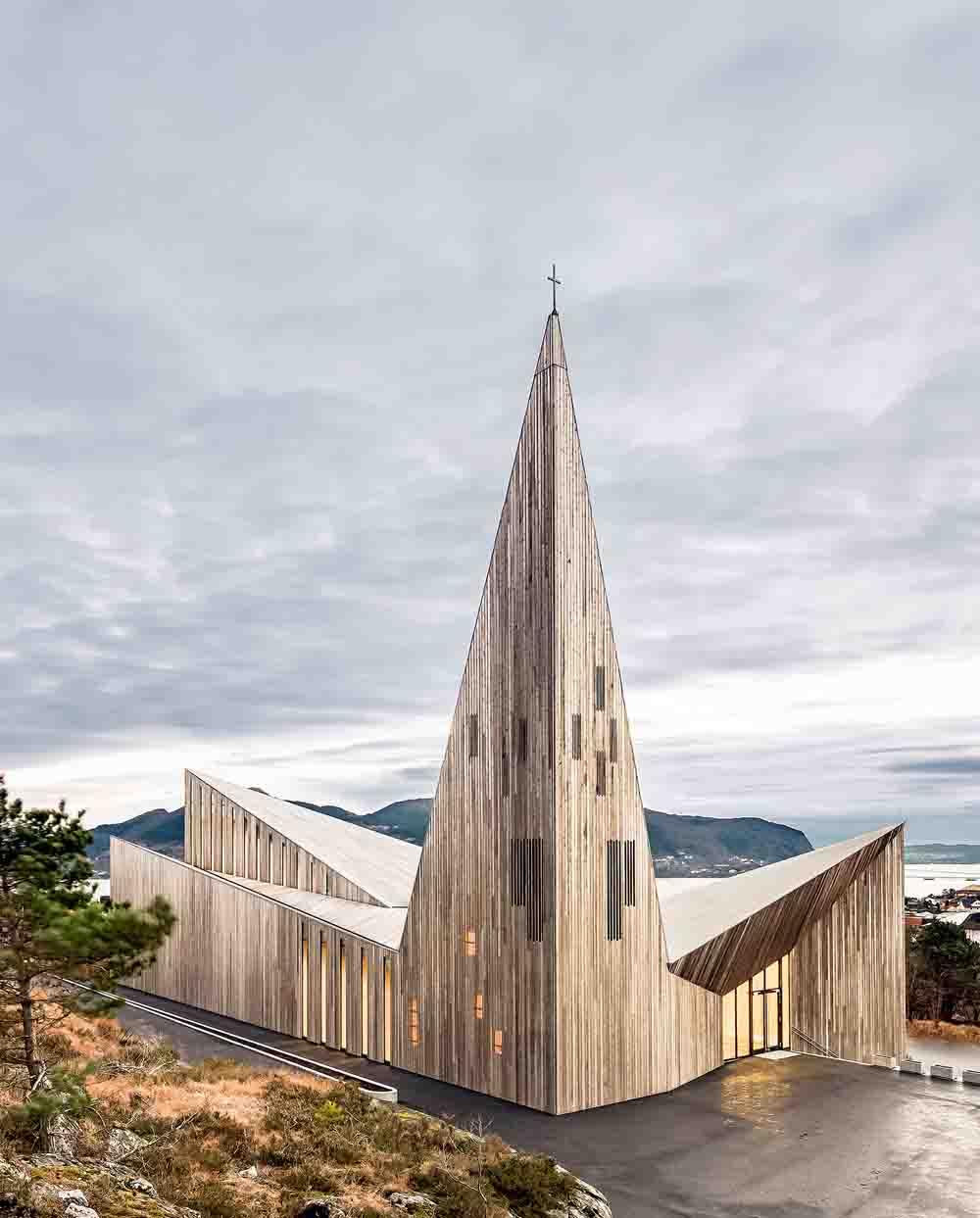 New community church with cultural and administration facilities, Knarvik