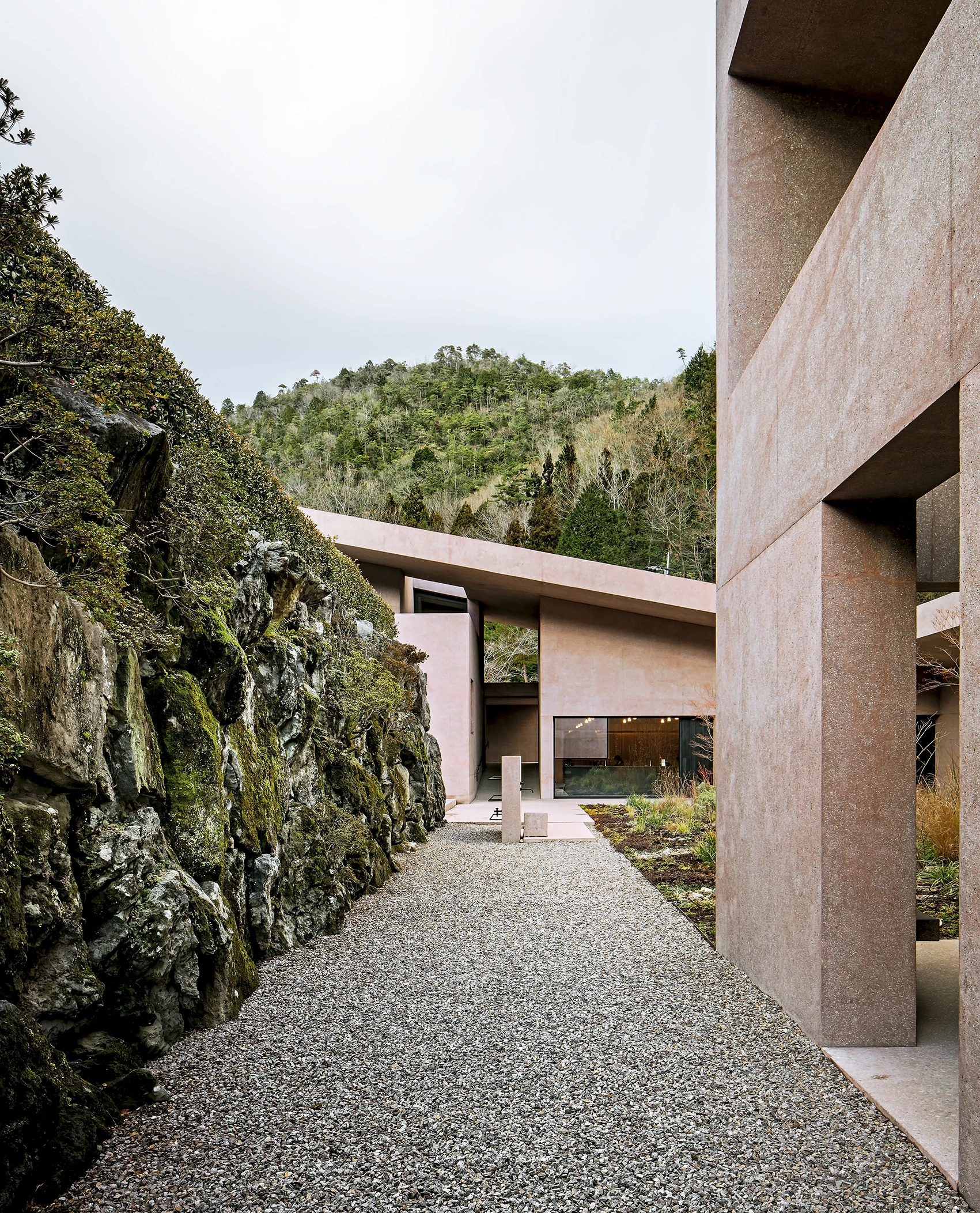 アート・デザイン・音楽 Inagawa Cemetery Inagawa Cemetery Chapel and Visitor Center - David