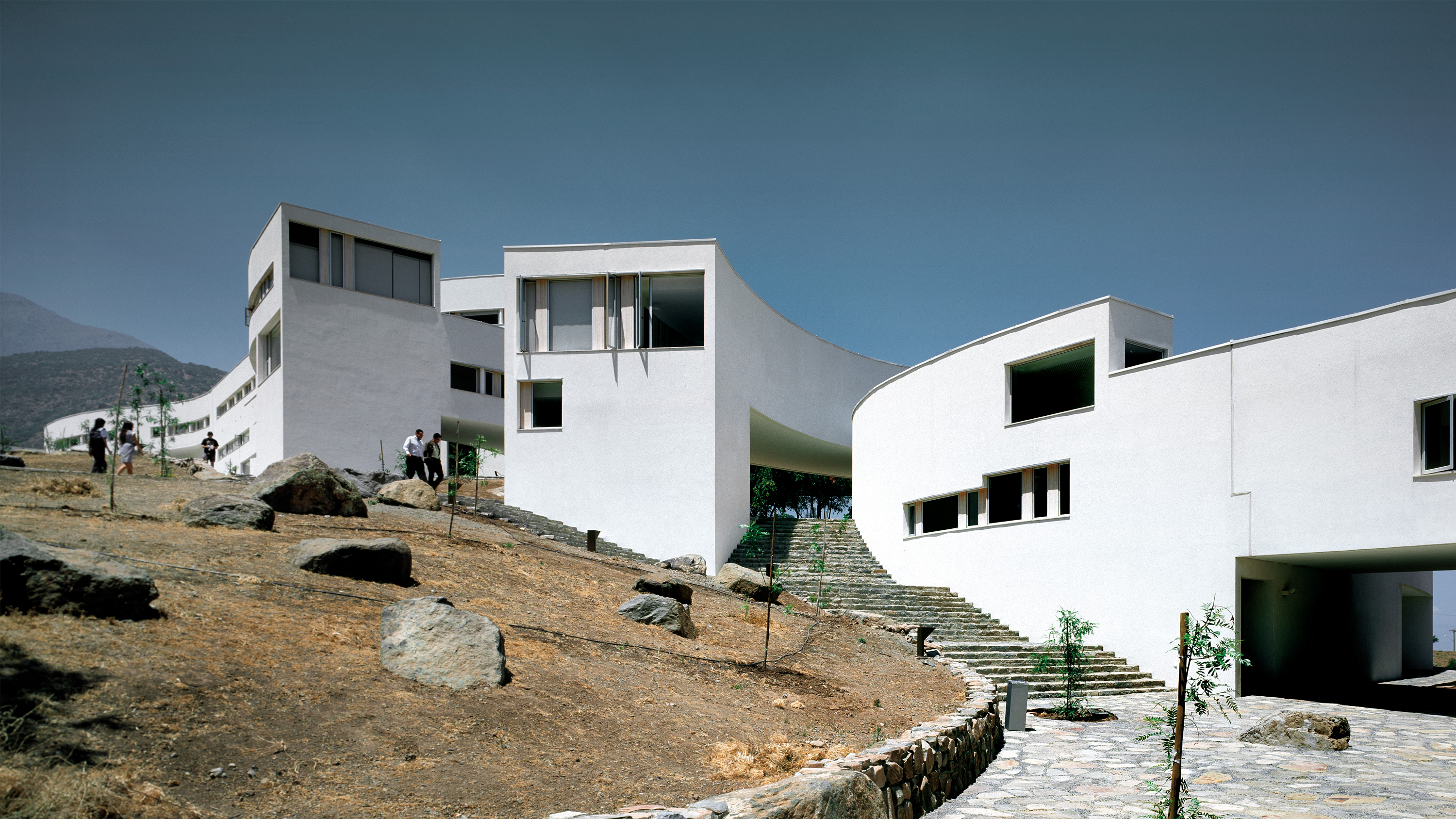 Sede de Posgrado Universidad Adolfo Ibañez, Santiago de Chile - José Cruz  Ovalle | Arquitectura Viva